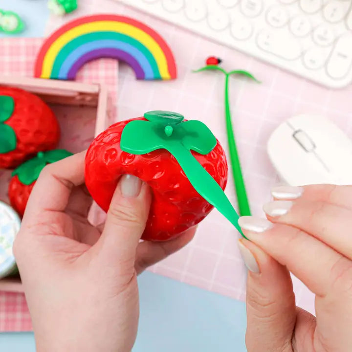 Kawaii Slime Company -Jouet Spongieux Sensoriel En Forme De Fraise – Le ...